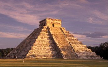 Chichen Itaza pyramid in Yucatan, Mexico